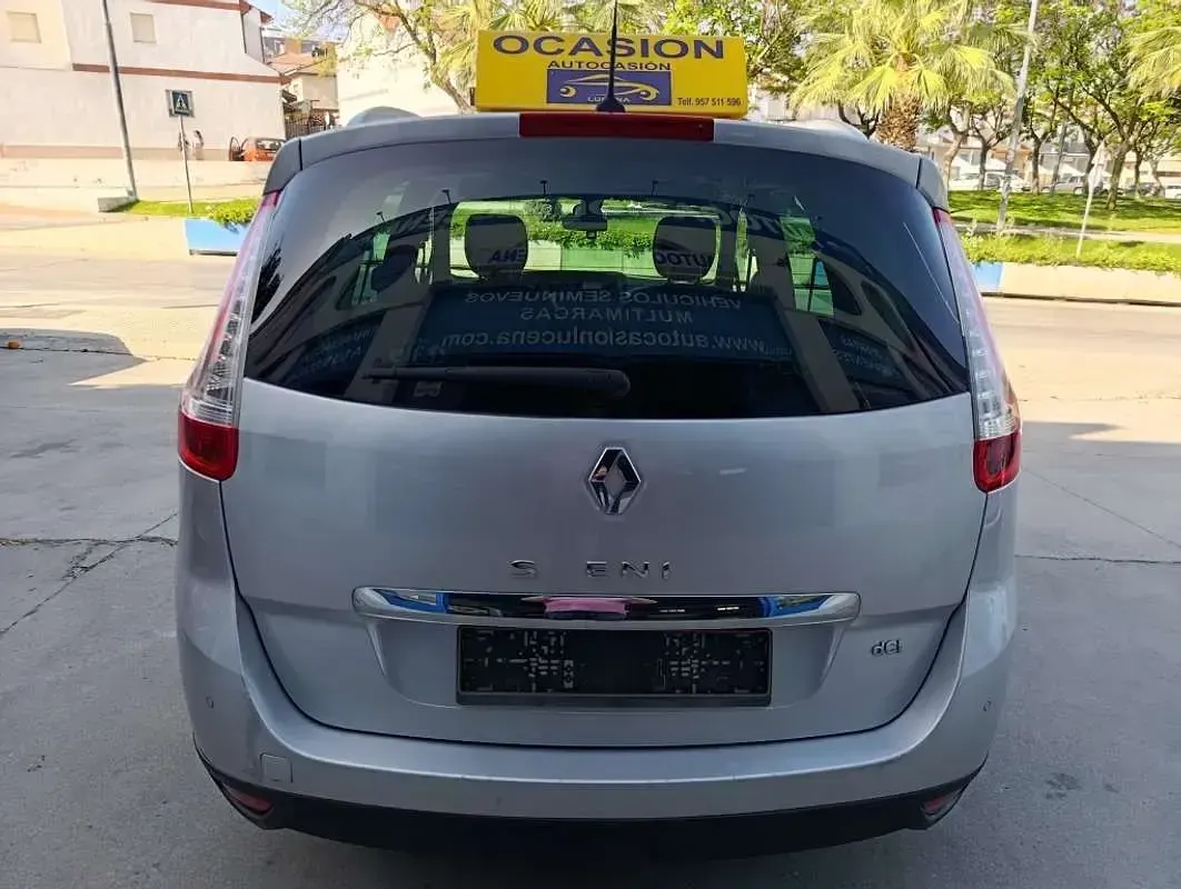 Usado Renault Grand Scénic III Privilege 131 CV (96 kW) 2012 Gris Monovolumen