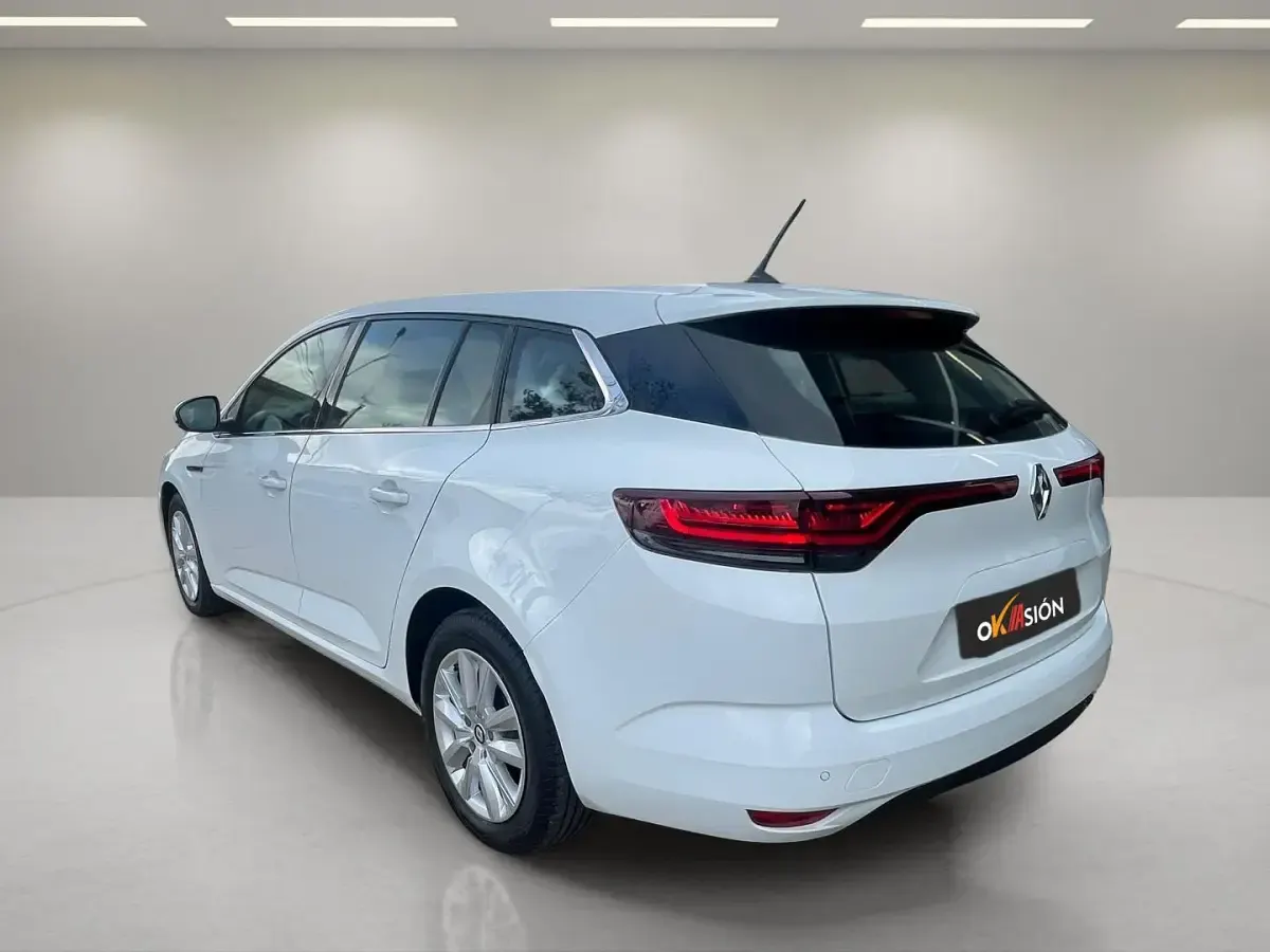 Usado Renault Mégane II Equilibre 115 CV (84 kW) 2023 Blanco Berlina