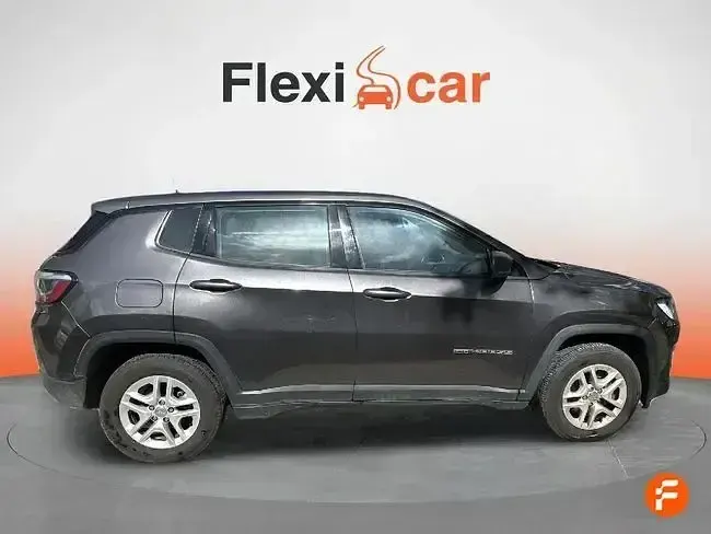 Usado Jeep Compass Sport 140 CV (102 kW) 2018 Gris SUV