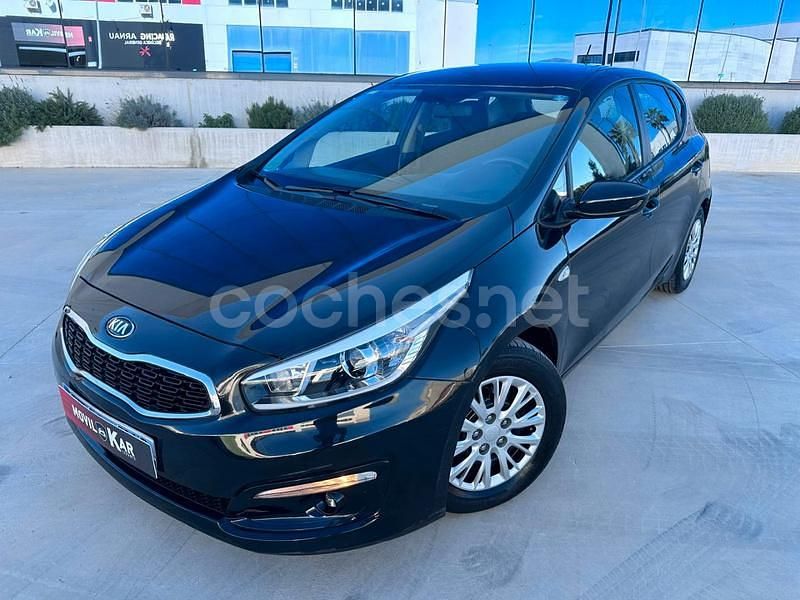 Gris / plata Usado 2016 Kia Ceed Utilitario | 8990 € (Super precio) - Imagen 1/4