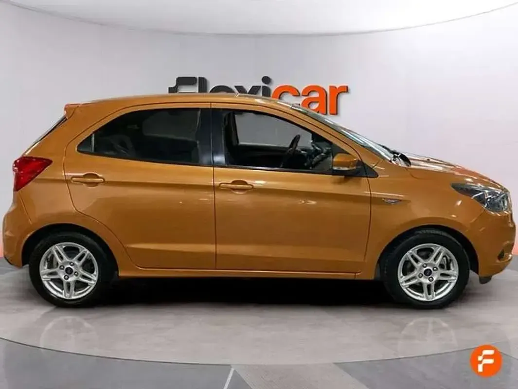 Usado Ford Ka Plus Ultimate 86 CV (63 kW) 2018 Naranja Utilitario