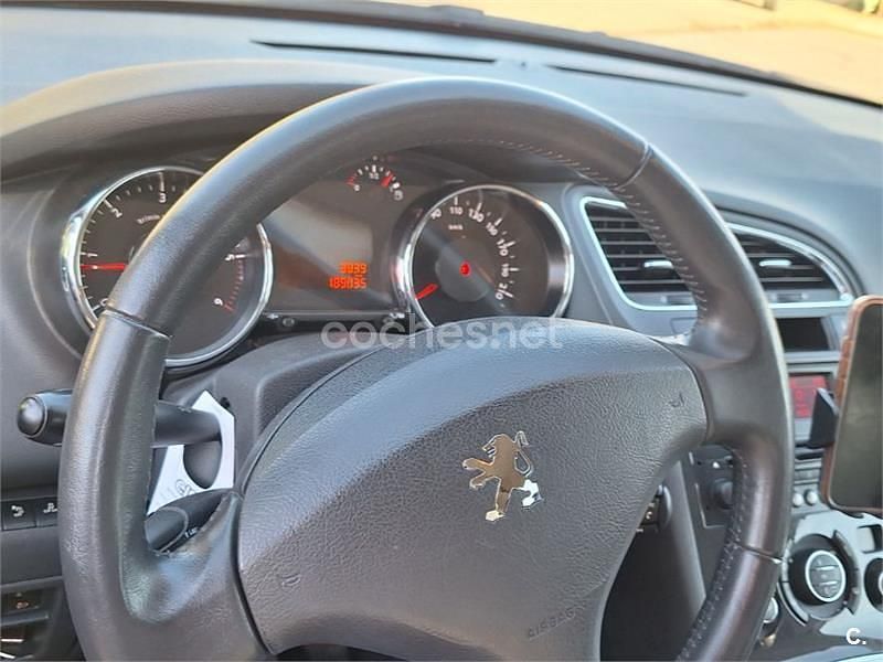 Usado Peugeot 5008 112 CV (82 kW) 2012 Blanco Monovolumen