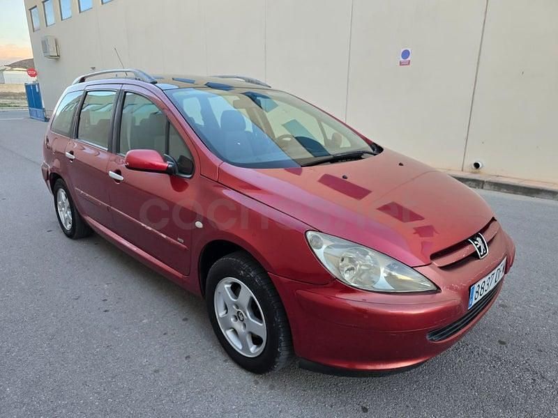 Usado Peugeot 307 90 CV (66 kW) 2005 Granate Familiar