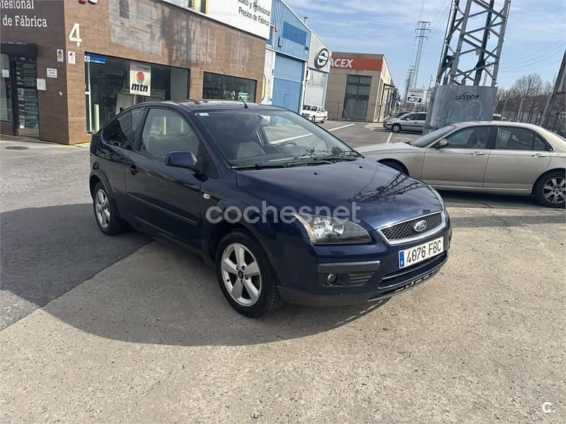 Usado Ford Focus Trend 100 CV (73 kW) 2007 Azul Berlina