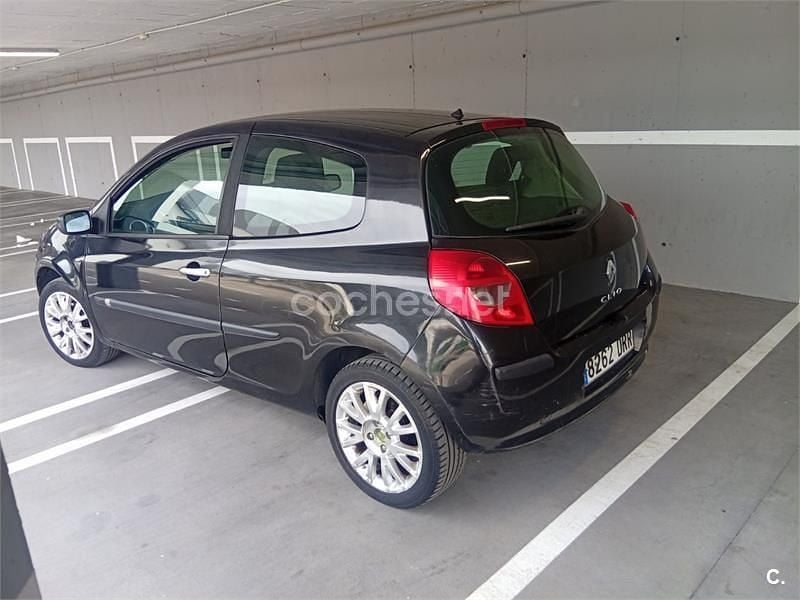 Usado Renault Clio II Privilege 105 CV (77 kW) 2005 Negro Berlina