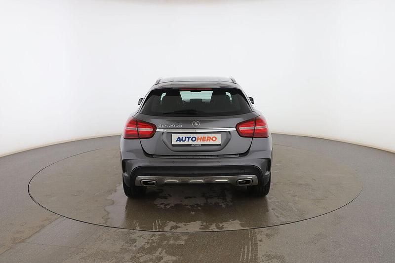 Usado Mercedes GLA200 AMG line 135 CV (99 kW) 2018 Gris SUV