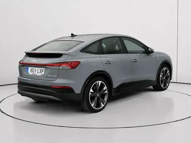 Usado Audi Q4 e-tron S-Line 150 kW (204 CV) 2022 Gris SUV