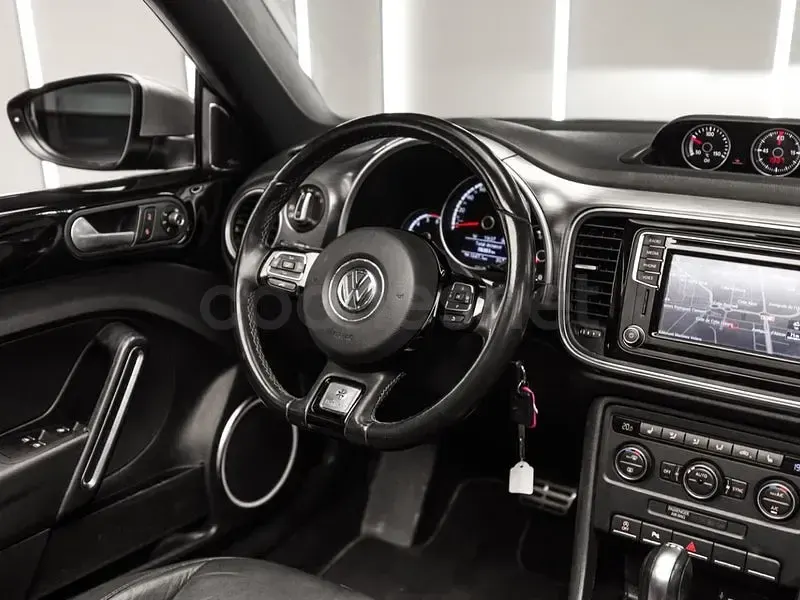 Usado VW Beetle Design 150 CV (110 kW) 2016 Negro Utilitario