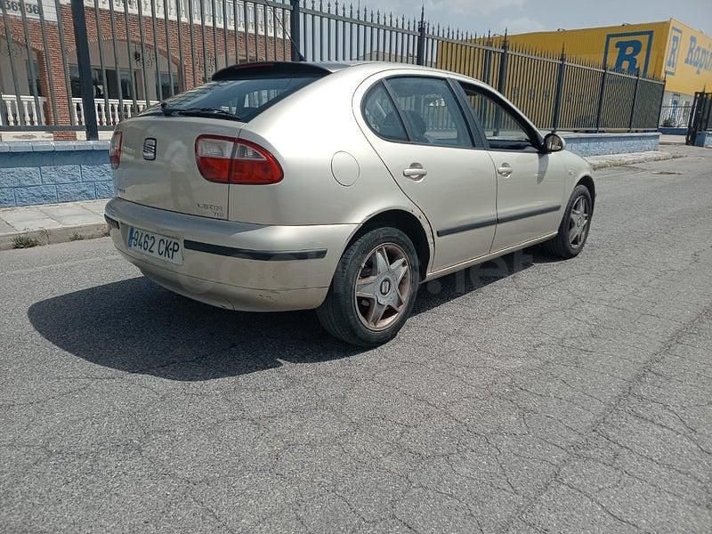 Usado Seat Leon Sport 105 CV (77 kW) 2005 Beige Utilitario