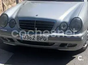 Usado Mercedes E220 Elegance 143 CV (105 kW) 2001 Gris / plata Berlina