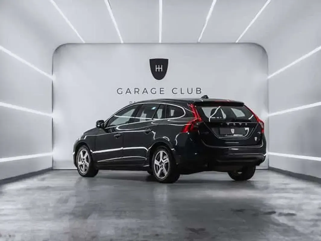 Usado Volvo V60 Momentum 203 CV (149 kW) 2012 Gris Familiar