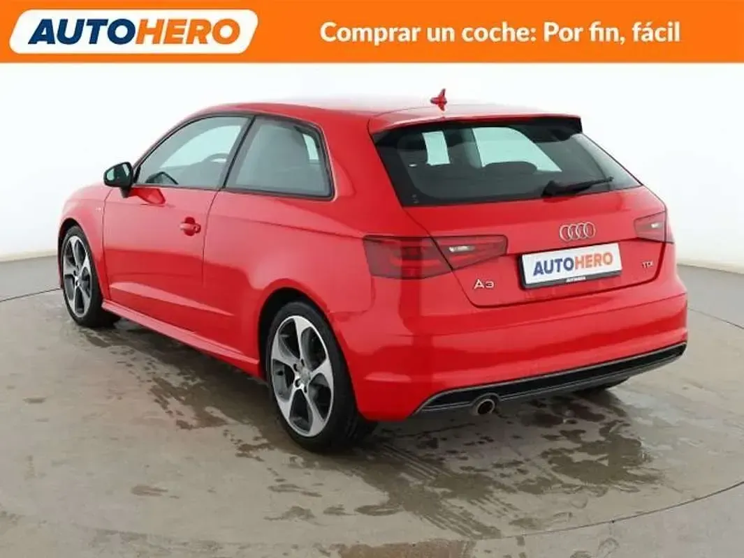 Usado Audi A3 Ambition 110 CV (80 kW) 2015 Rojo Utilitario