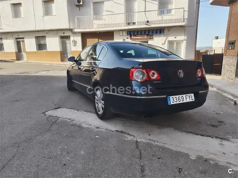 Usado VW Passat Highline 140 CV (102 kW) 2007 Azul Berlina