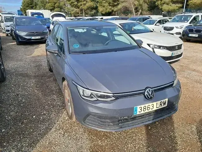 Usado VW Golf VIII 110 CV (80 kW) 2022 Gris Utilitario