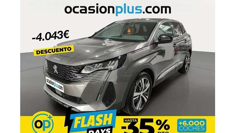 Usado Peugeot 3008 Allure 156 CV (114 kW) 2023 Plateado Monovolumen