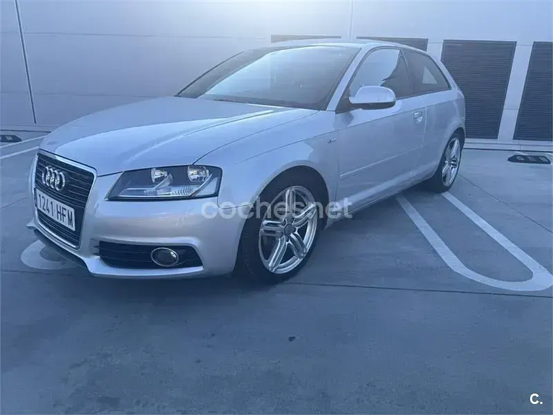 Usado Audi A3 Ambition 160 CV (117 kW) 2011 Gris / plata Utilitario