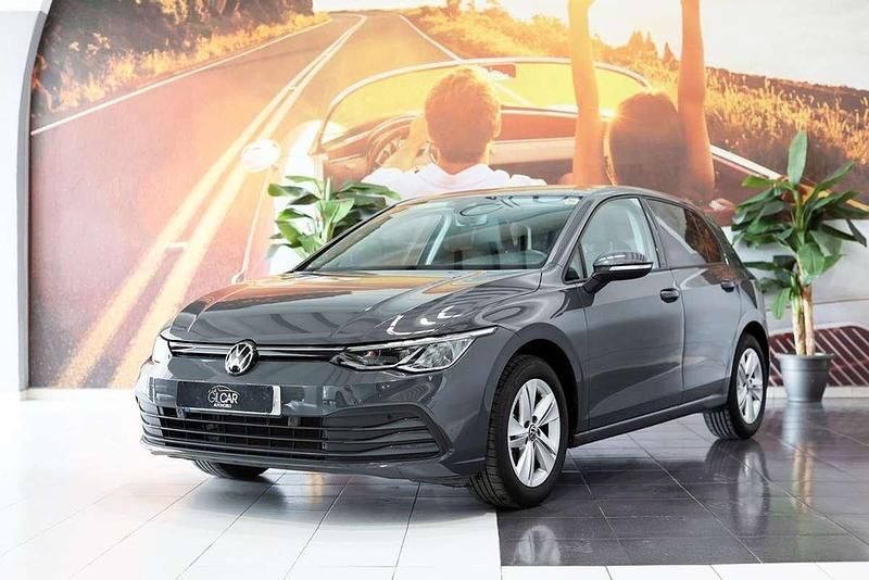 Usado VW Golf VIII Life 109 CV (80 kW) 2021 Gris Utilitario