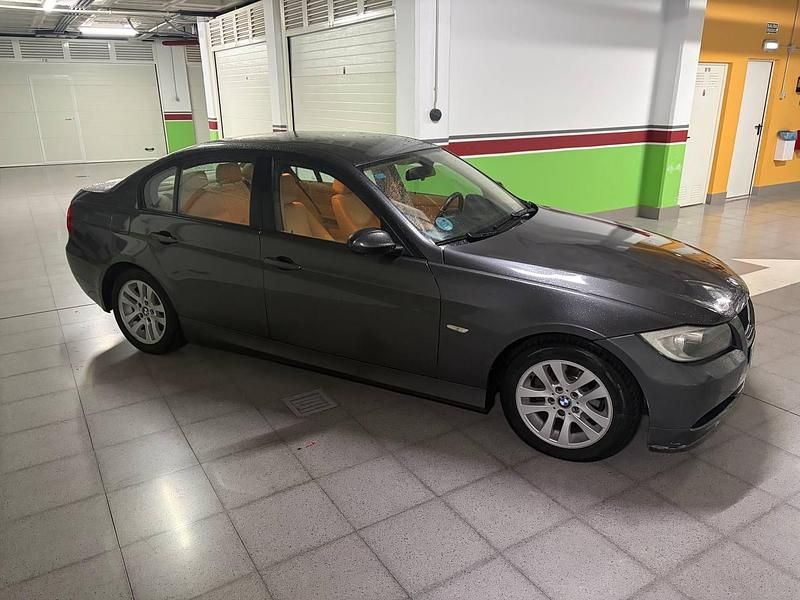 Usado BMW 320 170 CV (125 kW) 2007 Gris Berlina