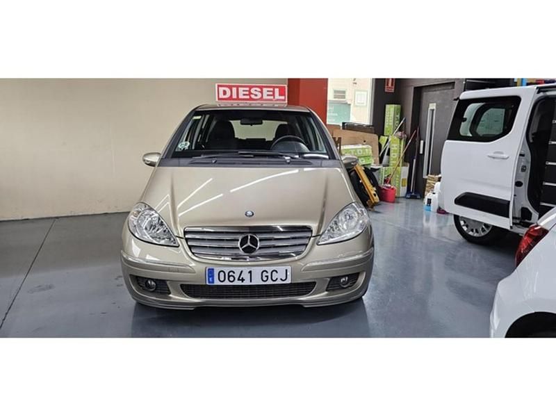 Usado Mercedes A180 Elegance 109 CV (80 kW) 2008 Beige Utilitario