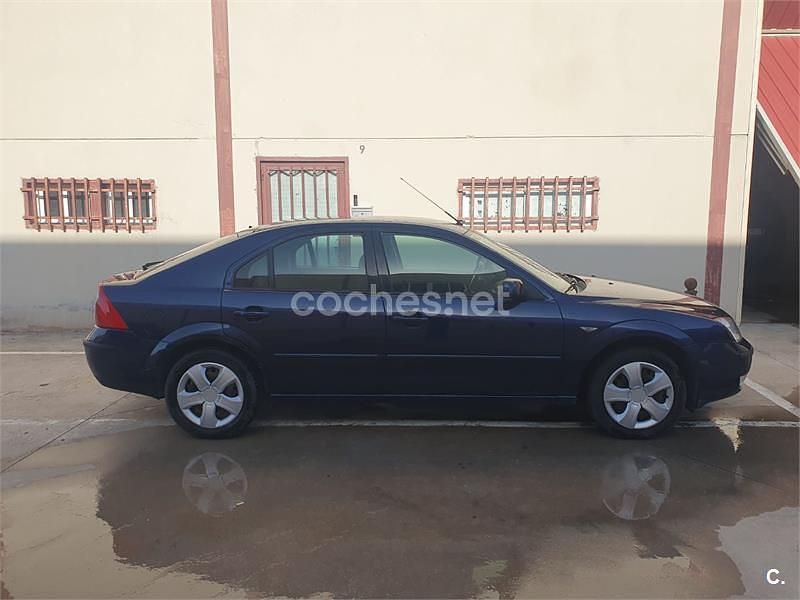 Azul Usado 2003 Ford Mondeo Trend Berlina | 2495 € (Un poco caro) - Imagen 1/4