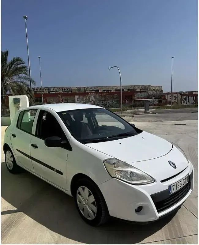 Usado Renault Clio 75 CV (55 kW) 2010 Blanco Utilitario