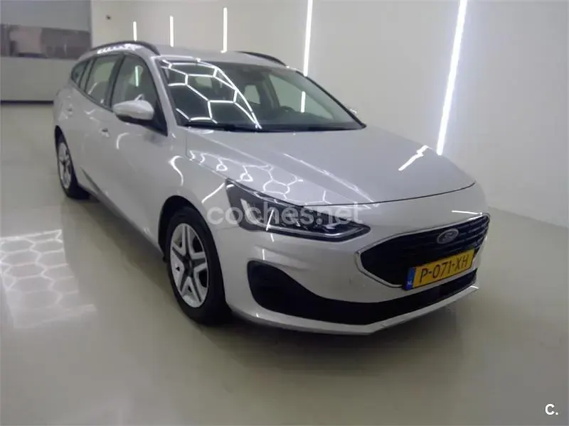 Usado Ford Focus Active 125 CV (91 kW) 2022 Gris / plata Familiar