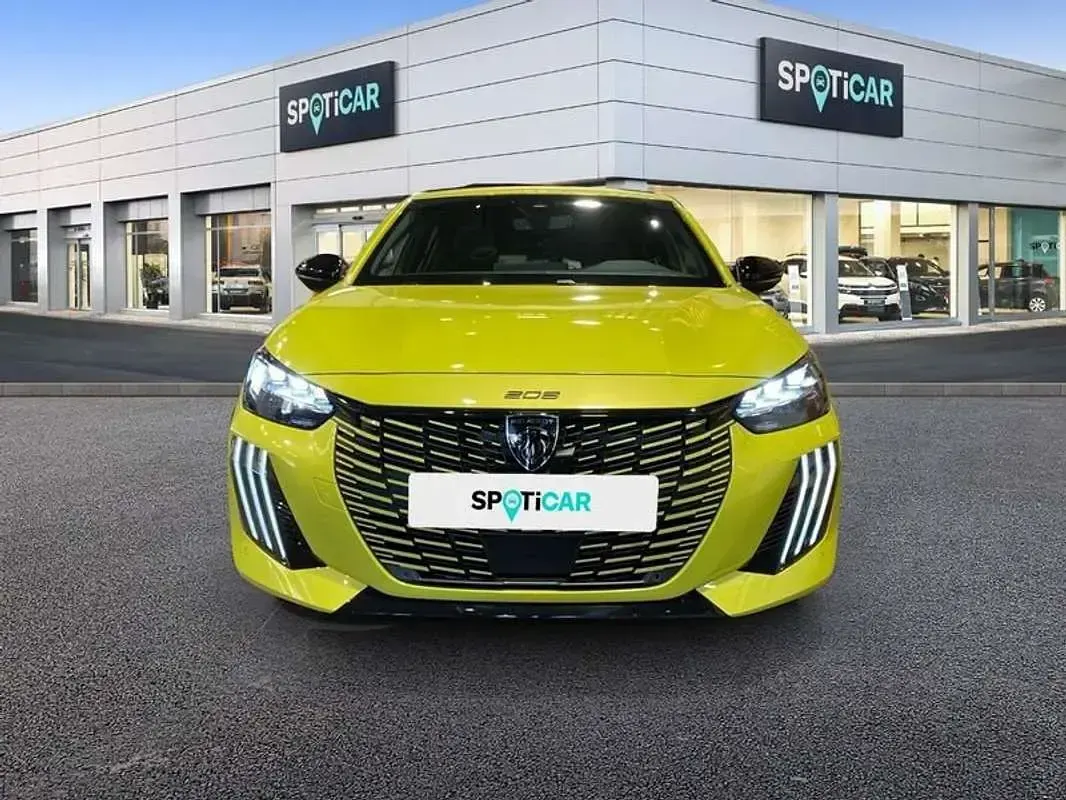 Usado Peugeot e-208 GT 114 kW (156 CV) 2024 Amarillo Utilitario