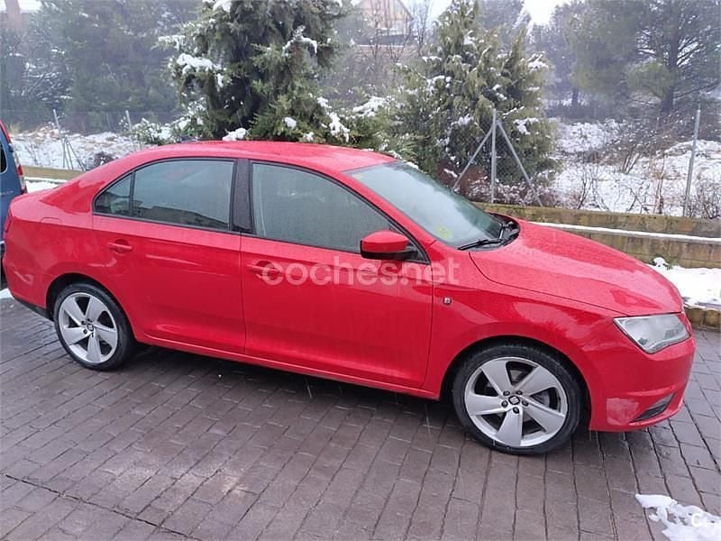Usado Seat Toledo Style 105 CV (77 kW) 2014 Rojo Utilitario