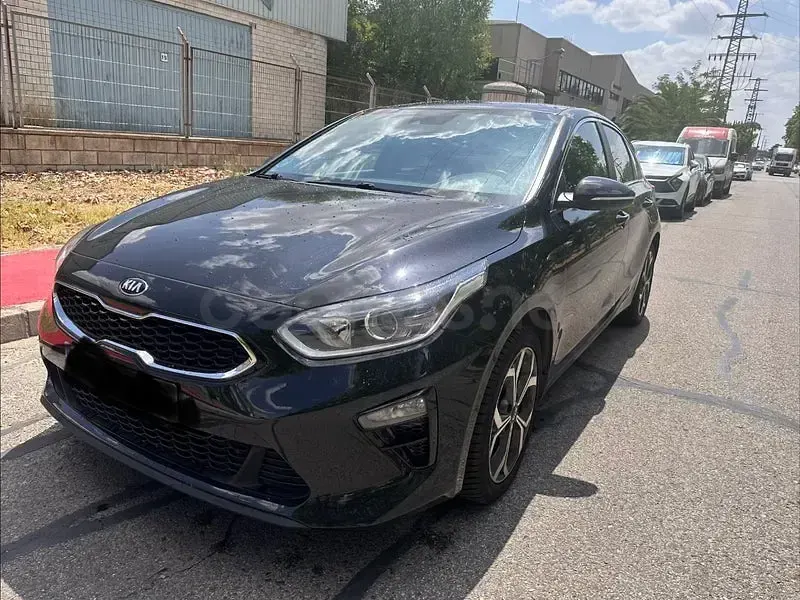 Usado Kia Ceed 100 CV (73 kW) 2019 Negro Utilitario