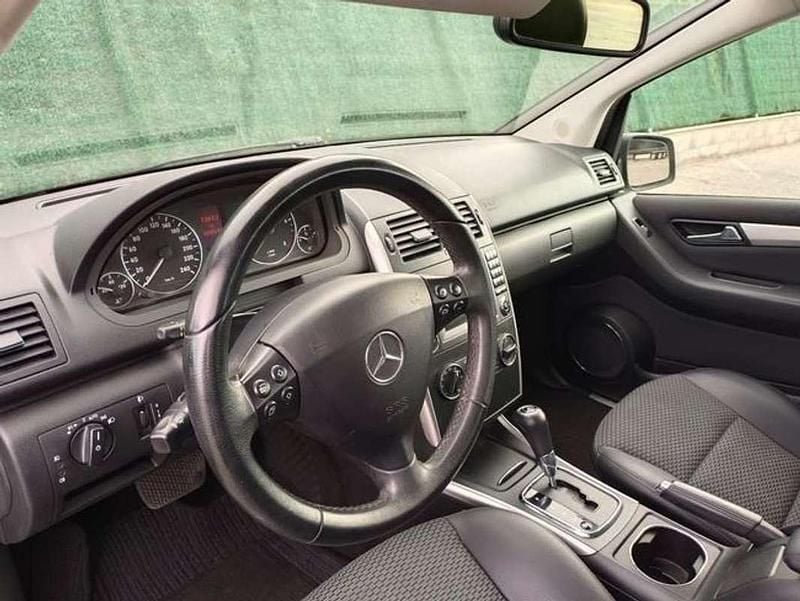 Usado Mercedes A180 109 CV (80 kW) 2009 Gris Berlina