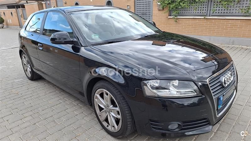 Usado Audi A3 Ambiente 125 CV (91 kW) 2010 Negro Utilitario