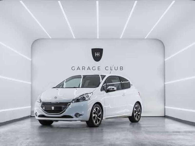 Blanco Usado 2013 Peugeot 208 Allure Utilitario | 8099 € (Precio justo) - Imagen 1/4