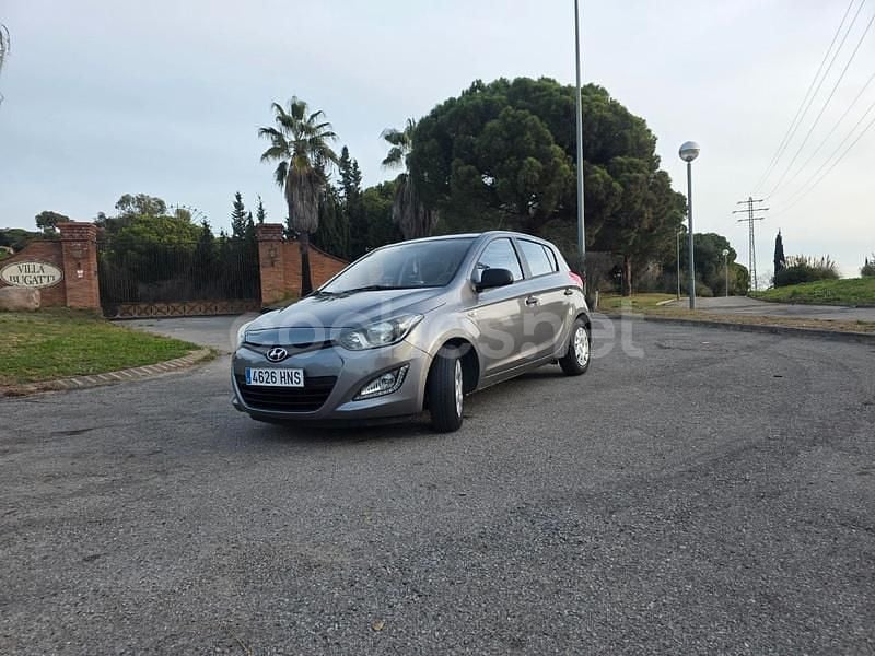 Beige Usado 2013 Hyundai i20 Berlina | 7199 € (Precio justo) - Imagen 1/4