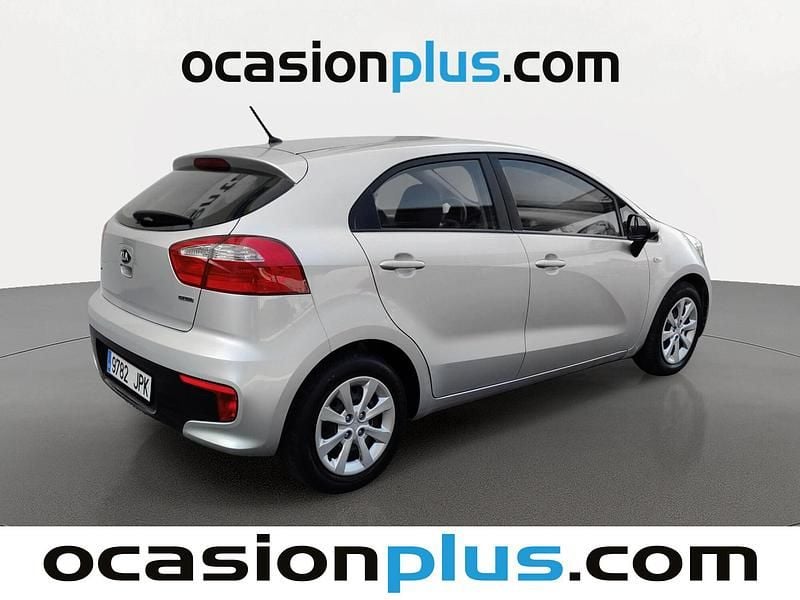 Usado Kia Rio 75 CV (55 kW) 2016 Gris plata Utilitario