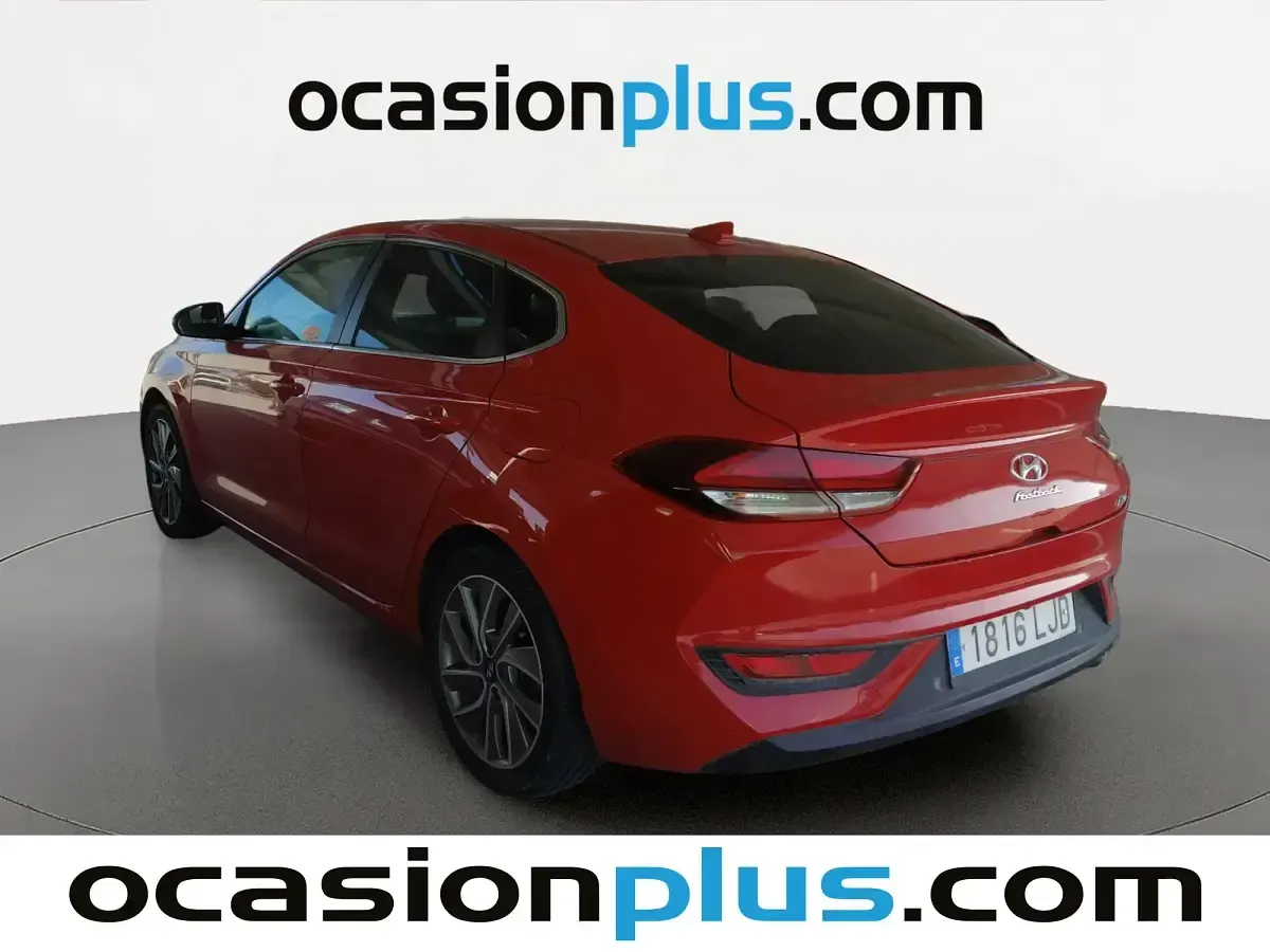 Usado Hyundai i30 136 CV (100 kW) 2020 Rojo Berlina