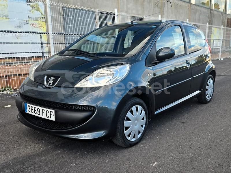 Usado Peugeot 107 68 CV (50 kW) 2006 Negro Utilitario