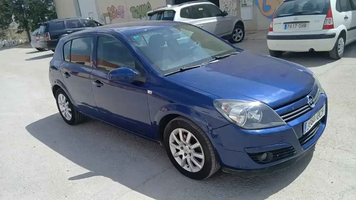 Usado Opel Astra Elegance 100 CV (73 kW) 2004 Azul