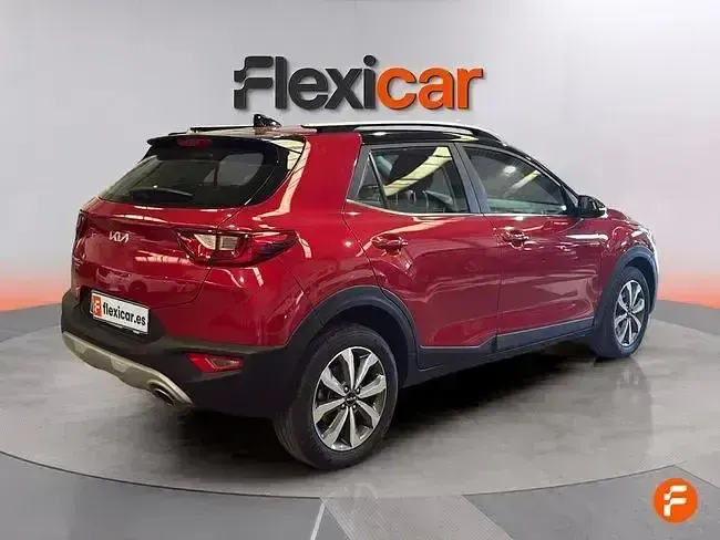 Usado Kia Stonic 100 CV (73 kW) 2022 Rojo SUV