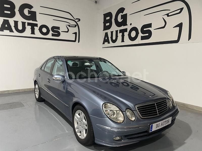Usado Mercedes E220 Avantgarde 150 CV (110 kW) 2005 Azul Berlina