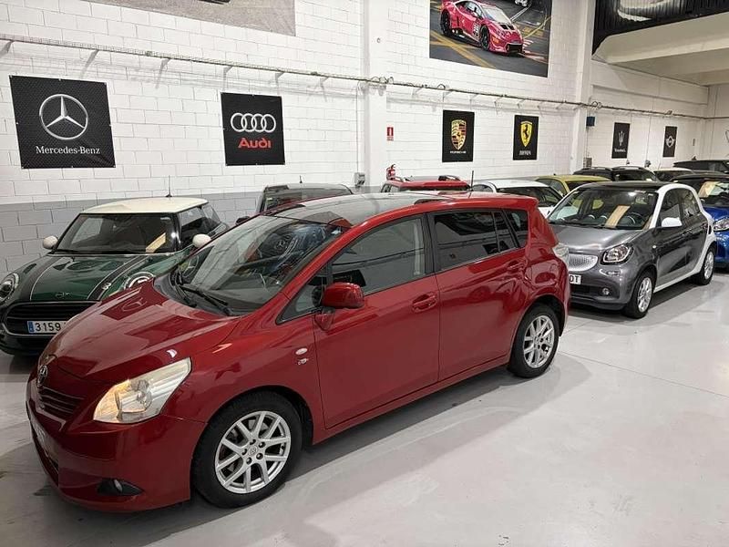Käytetty Toyota Verso Advance 150 HP (110 kW) 2010 Punainen Tila-auto