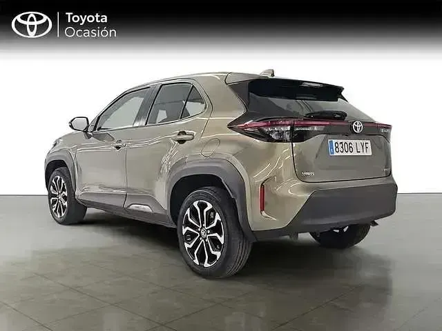 Usado Toyota Yaris Hybrid Active 116 CV (85 kW) 2022 Verde Pickup/Camioneta