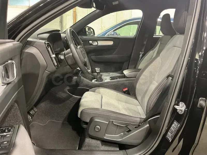 Usado Volvo XC40 Core 129 CV (94 kW) 2023 Negro SUV