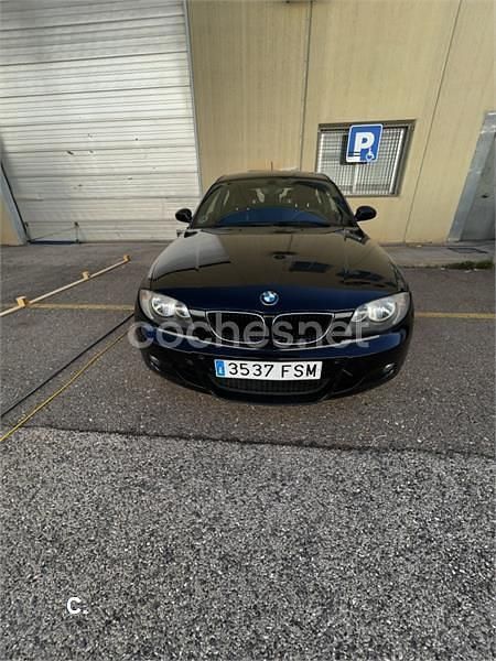 Usado BMW 118 Sport Line 143 CV (105 kW) 2007 Negro Utilitario