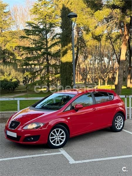 Käytetty Seat Leon Reference 105 HP (77 kW) 2011 Punainen Viistoperä