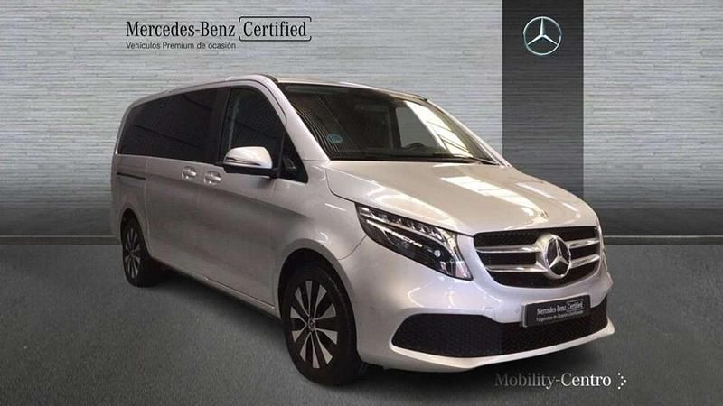 Usado Mercedes V250 2023 Plateado Monovolumen