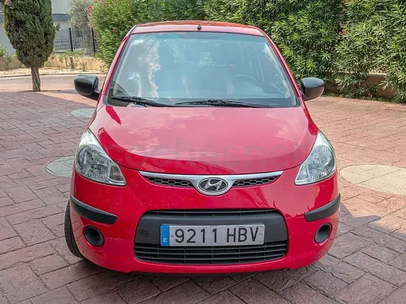 Usado Hyundai i10 Comfort 86 CV (63 kW) 2011 Rojo Utilitario