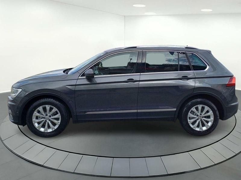 Usado VW Tiguan Comfortline 126 CV (92 kW) 2018 Gris SUV
