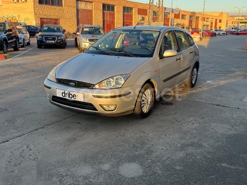 Gris / plata Usado 2003 Ford Focus Trend Berlina | 2495 € (Precio justo) - Imagen 1/4