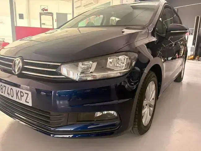 Usado VW Touran Sportline 115 CV (84 kW) 2018 Azul Monovolumen
