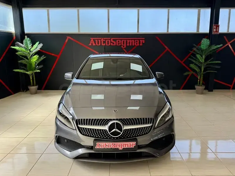 Usado Mercedes A200 136 CV (100 kW) 2018 Gris / plata Berlina